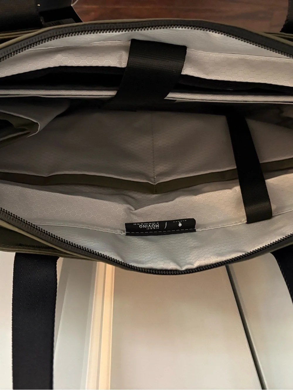 NEW Alpaka Metro Tote Green Axoflux 210D Water Resistant Travel Bag (14L) NWT